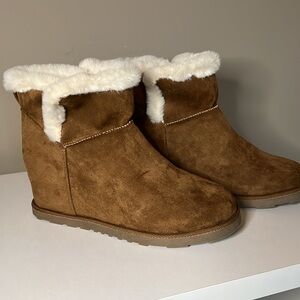 NEW Cushionaire Kenzie Faux Fur Trim Wedge Boot